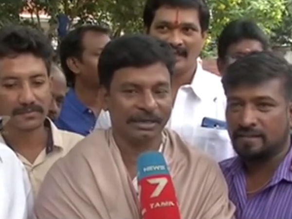 மகிழ்ச்சியடைந்த ரஜினி மகிழ்ச்சியடைந்த ரஜினி