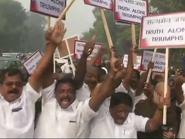 Kanimozhi and A.Raja are acquitted from 2G case.. DMK Celebration Kanimozhi and A.Raja are acquitted from 2G case.. DMK Celebration