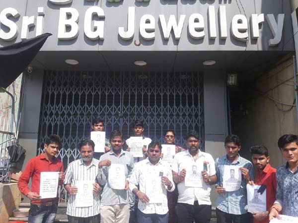 Maduravoyal traders observe condolence for Periya Pandi Maduravoyal traders observe condolence for Periya Pandi