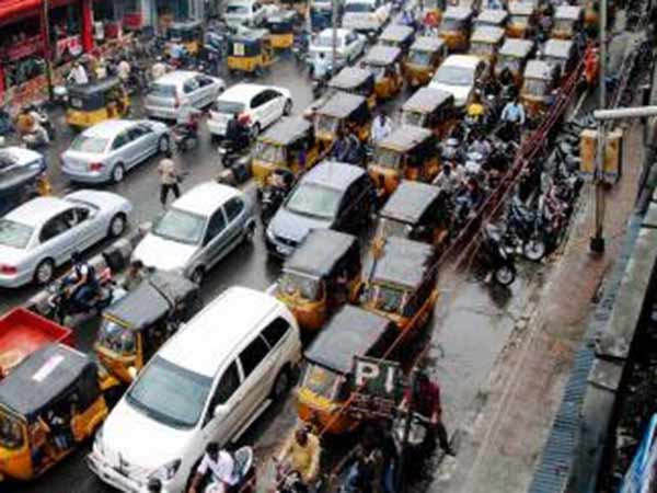 Chennai Ponnamalle, Central railway station roads were blocked with vehicles due to transport employees road rogo Chennai Ponnamalle, Central railway station roads were blocked with vehicles due to transport employees road rogo
