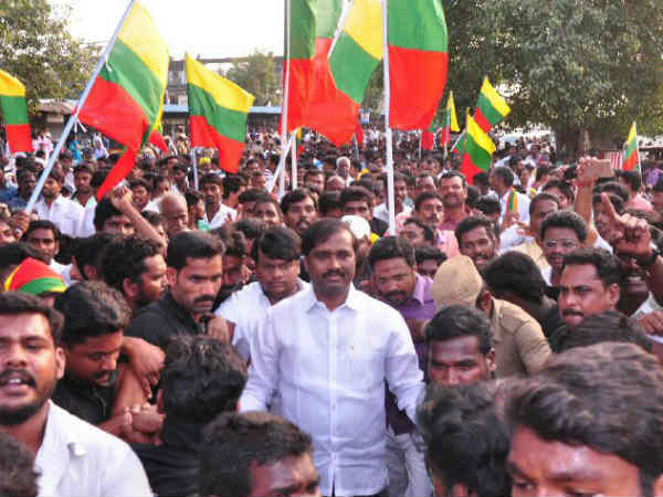Tamizhaga Vazhvurimai Party sieged TNPSC office at chennai Tamizhaga Vazhvurimai Party sieged TNPSC office at chennai