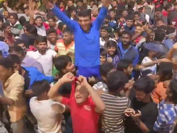 கிளுகிளு கொண்டாட்டம் 