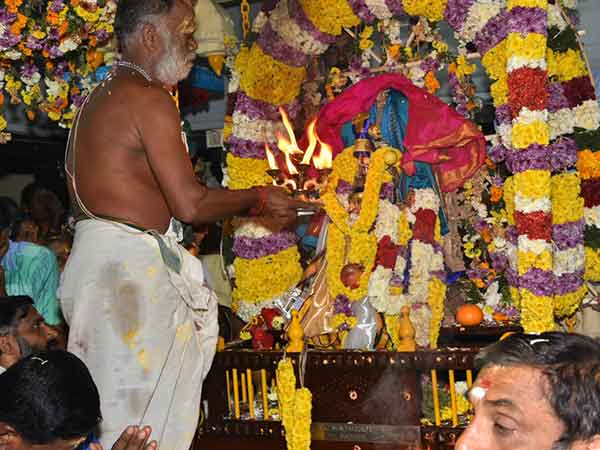 பக்தர்கள் தரிசனம்