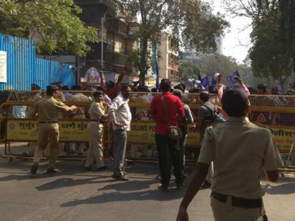 மும்பையை தொற்றிக் கொண்ட பதற்றம் 