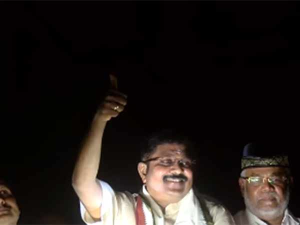 வீட்டில் போய் பாருங்கள் 