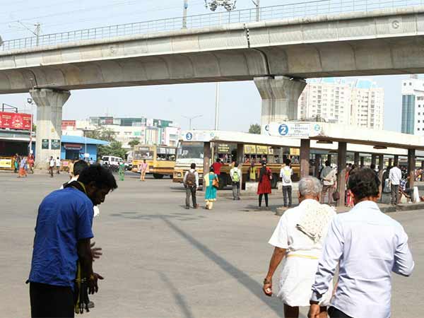  குறைந்த எண்ணிக்கையில் பேருந்துகள் 