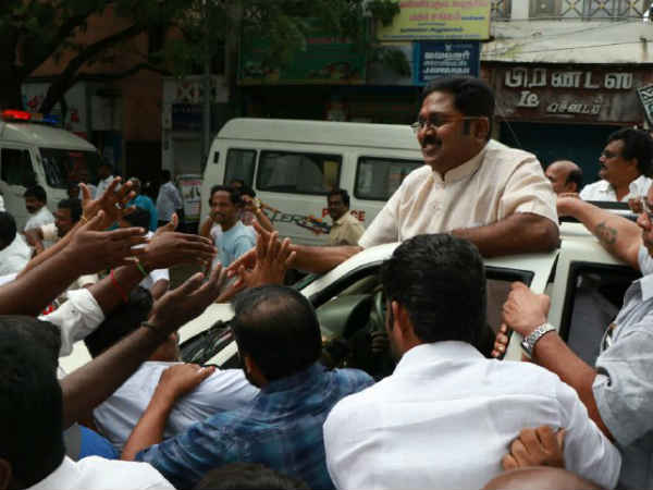 தகுதி நீக்கம் 