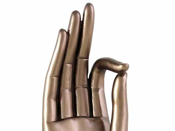 தீய சக்திகளை விரட்டும் 