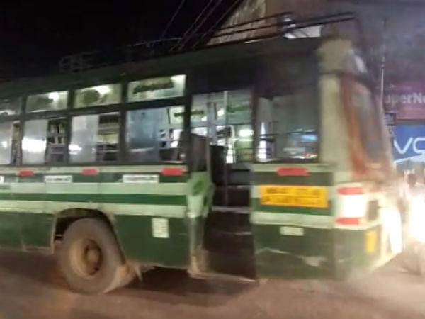 கார் மீது மோதி விபத்து 