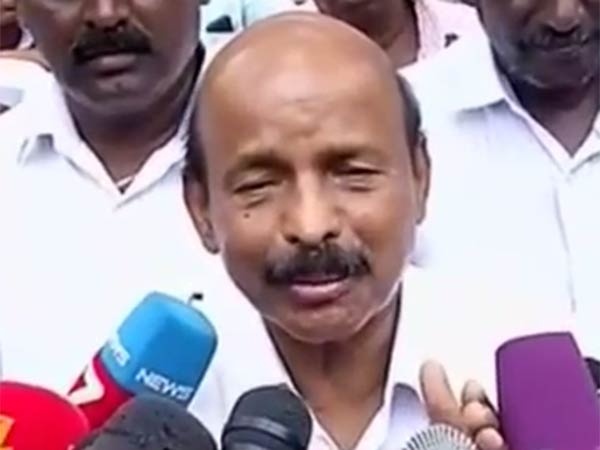 பணிப்பெண் முன்பே 