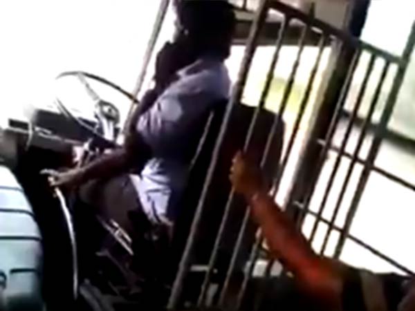 ஸ்டியரிங்கை விட்டு விட்டு... 