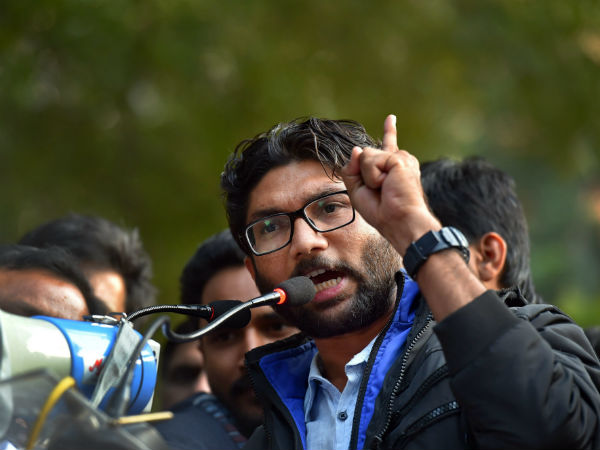 போராட்டம் நடத்தினார் 