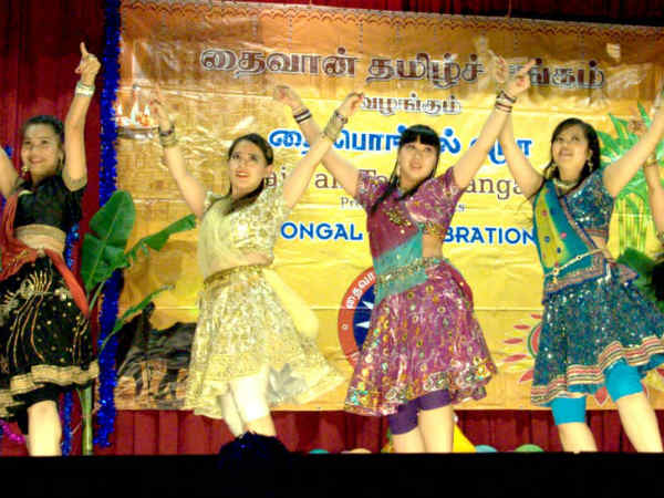 பாரம்பரிய கிராமிய நடனம் 