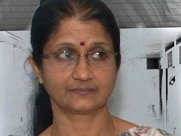 ஷீலா மீது மறைமுக புகார்கள் ஷீலா மீது மறைமுக புகார்கள்