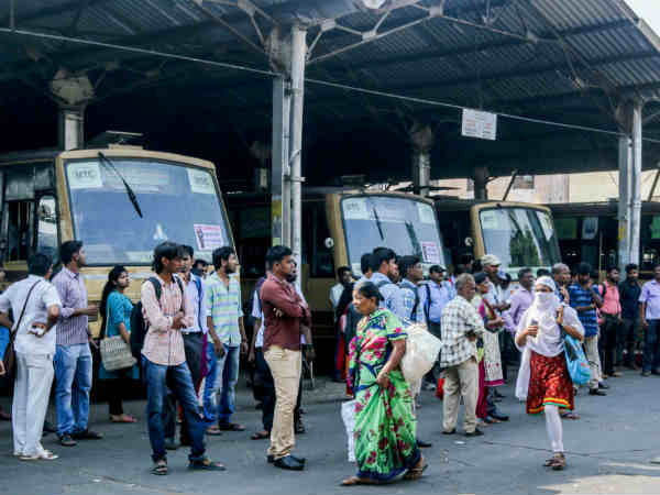  நெரிசலில் சிக்கும் பேருந்துகள் 