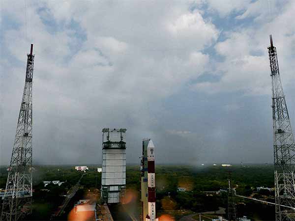 நாளை விண்ணில் பாய்கிறது 