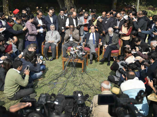 அசாதாரண நிலையில் 