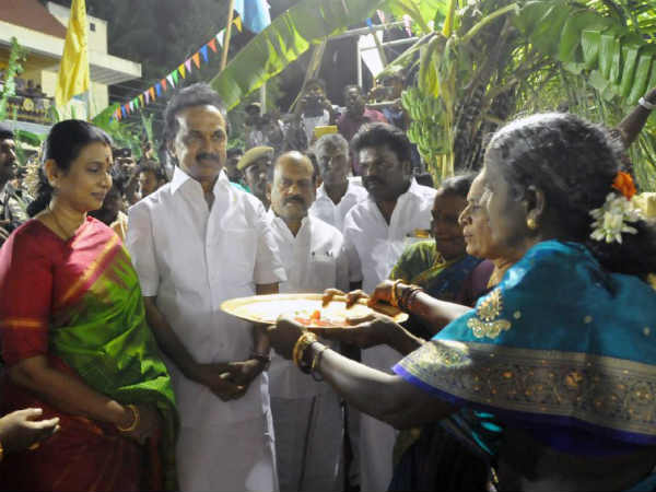 ஆரத்தி வரவேற்பு 