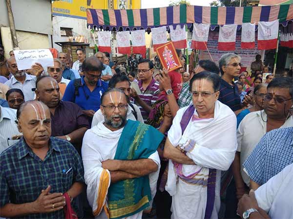 மாட வீதியில் ஜெகன்நாதர் தேர் 