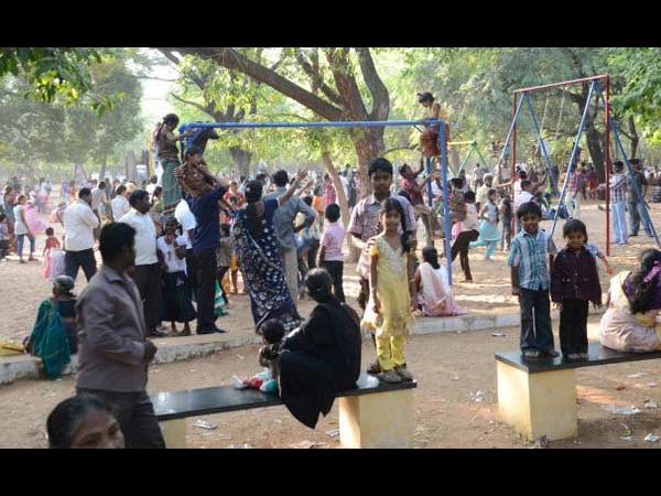  கேளிக்கை பூங்காக்களில் கொண்டாட்டம் 