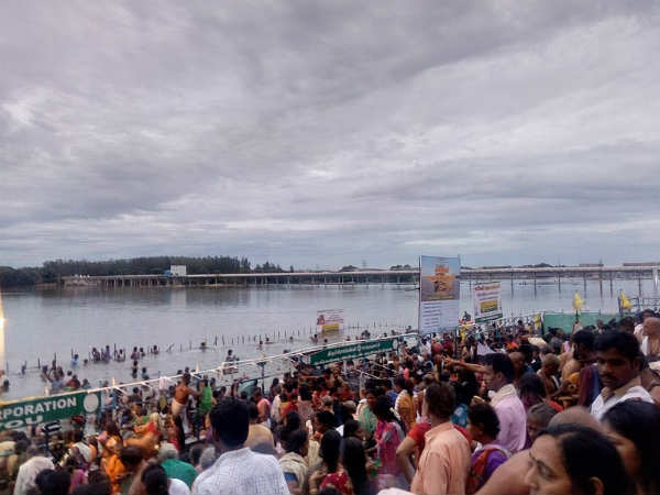 திதி கொடுத்த மக்கள் திதி கொடுத்த மக்கள்