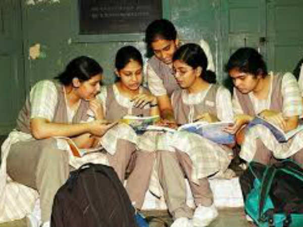 தாமரை மலர் மேல் அன்னை 