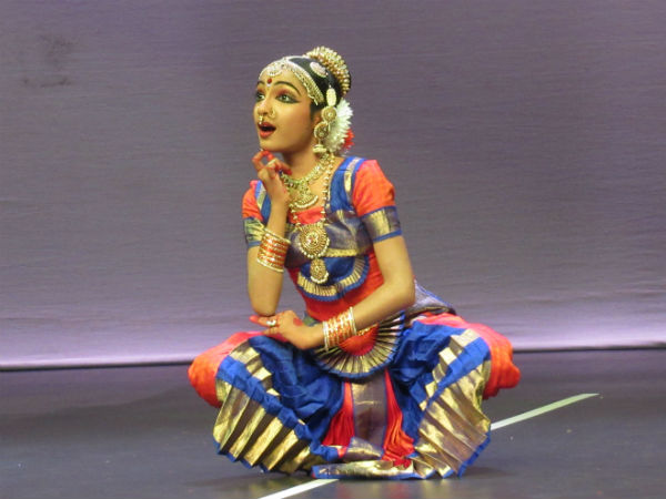 The Bharatanatriyam debuts of the Tamil student in Dubai was greatly impressed the audience The Bharatanatriyam debuts of the Tamil student in Dubai was greatly impressed the audience