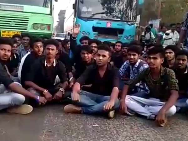 மாணவர்கள் போராட்டம் தீவிரம் மாணவர்கள் போராட்டம் தீவிரம்