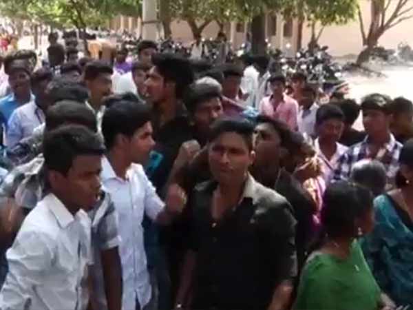 மாணவர்கள் நிராகரிப்பு 