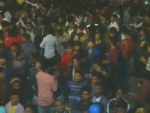 English New year- Youngsters celebrated at midnight 