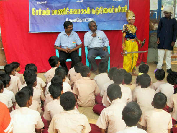 நாச்சியார் வேடம் பேட்ட மாணவி 