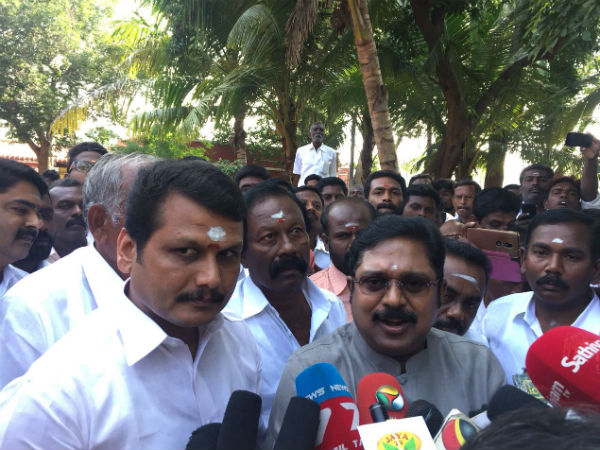 தொண்டர்கள் எங்கள் பக்கம்