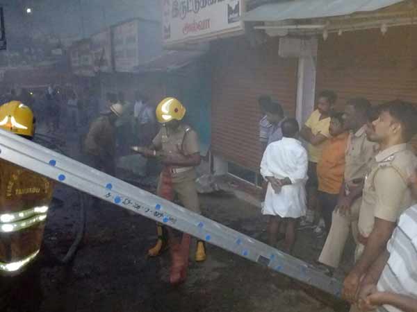 குற்றாலத்தில் தீ விபத்து 
