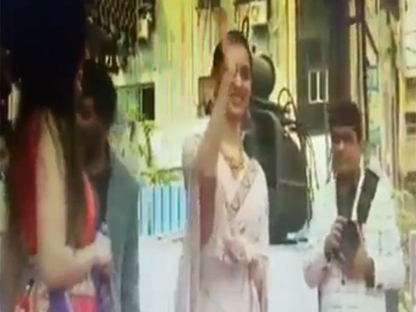 செருப்பு வீச்சு 