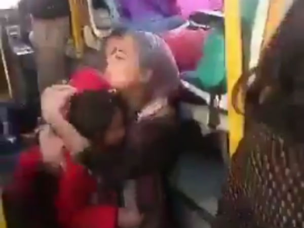 பள்ளி வாகனம் மீது தாக்குதல் 