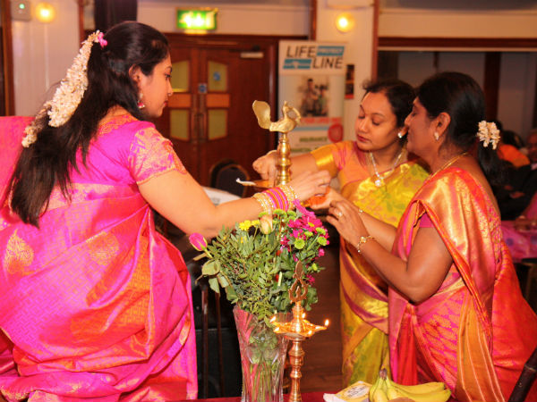  குத்துவிளக்கேற்றி தொடக்கம்