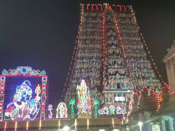 மீனாட்சி கோவில் கோபுரம் 