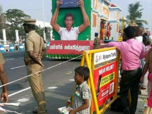 இலவச லேப்டாப் சாதனை 