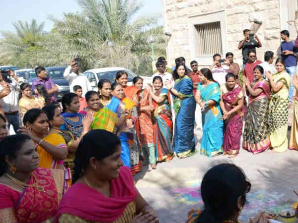 வெற்றி பெற்றவர்களுக்கு பரிசுகள் வெற்றி பெற்றவர்களுக்கு பரிசுகள்