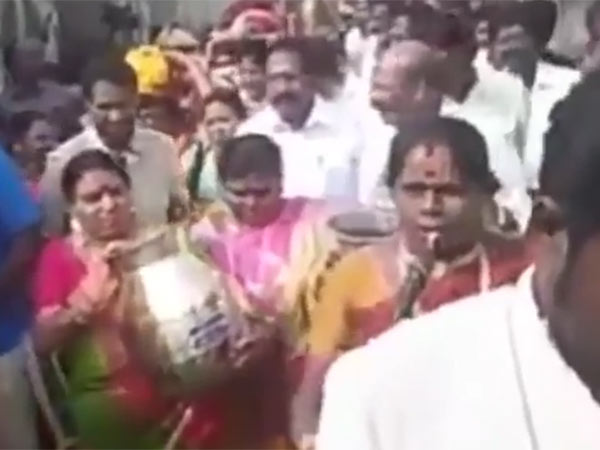 லட்சம் லட்சமாக வசூல்