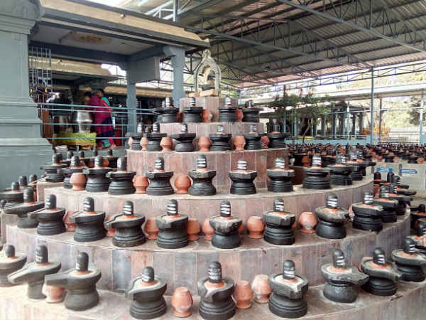சிவனுக்கு அபிஷேகம் 