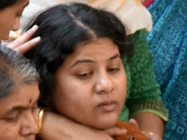 மனைவிக்கு அழைப்பு 