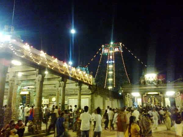 காலையில் தேரோட்டம் 