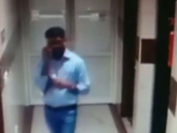 Unknown man theft 10 sovereign gold jewels by acting as Doctor in Tirupati Unknown man theft 10 sovereign gold jewels by acting as Doctor in Tirupati