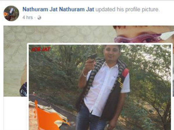 துப்பாக்கியுடன் போட்டோ 