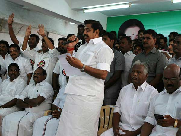 முதல்வருடன் அதிருப்தி 