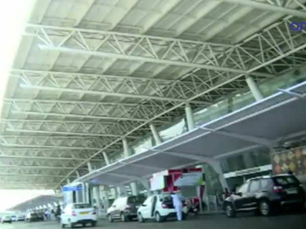 விமான நிலைய இயக்குநர் விளக்கம் 