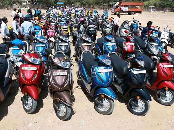 புதிய வாகனங்களில் பெட்ரோல் திருட்டு 
