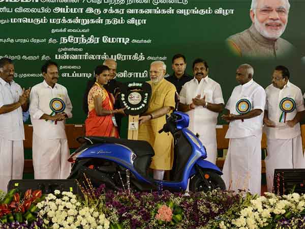 5 பெண்களுக்கு ஸ்கூட்டி 
