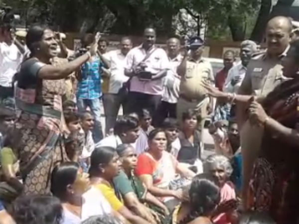 பெற்றோர்கள் போராட்டம் 